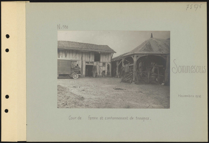 Sommesous. Cour de ferme et cantonnement de troupes