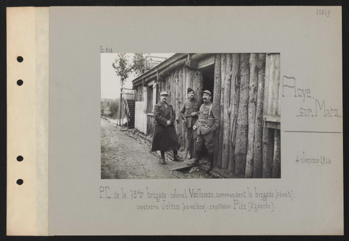 Roye-sur-Matz. PC de la 75e brigade : colonel Vuillemin, commandant la brigade [à droite] : capitaine Julien [au milieu] ; capitaine Plée [à gauche]