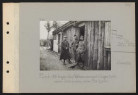 Roye-sur-Matz. PC de la 75e brigade : colonel Vuillemin, commandant la brigade [à droite] : capitaine Julien [au milieu] ; capitaine Plée [à gauche]