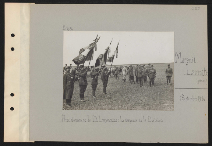 Mareuil-Lamotte (près de). Prise d'armes de la DI marocaine : les drapeaux de la division