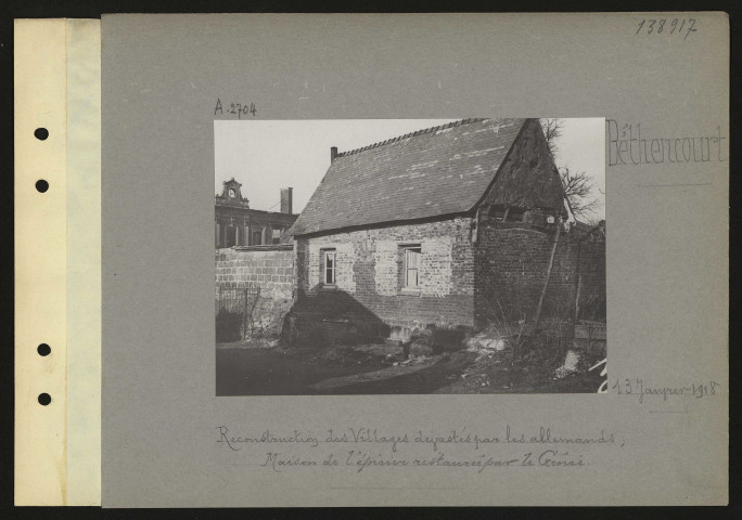 Béthencourt. Reconstruction des villages dévastés par les Allemands ; maison de l'épicier restaurée par le génie