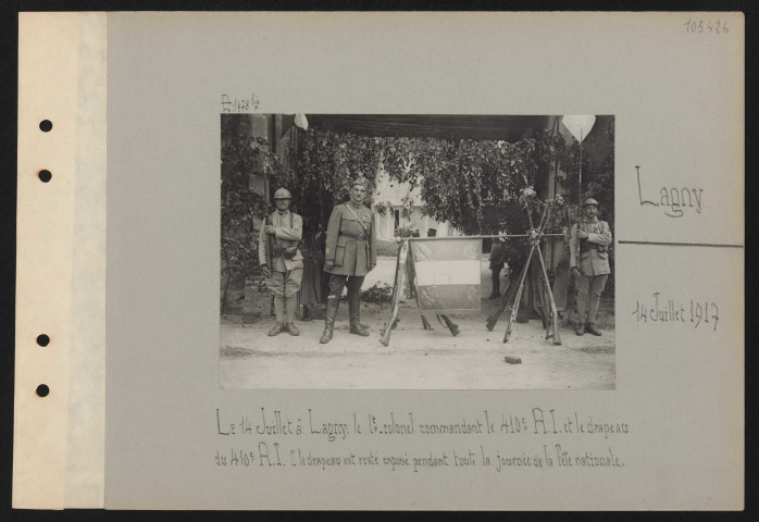 Lagny. Le 14 juillet à Lagny : le lieutenant-colonel commandant le 410e RI et le drapeau du 410e RI [le drapeau est resté exposé pendant toute la journée de la fête nationale]