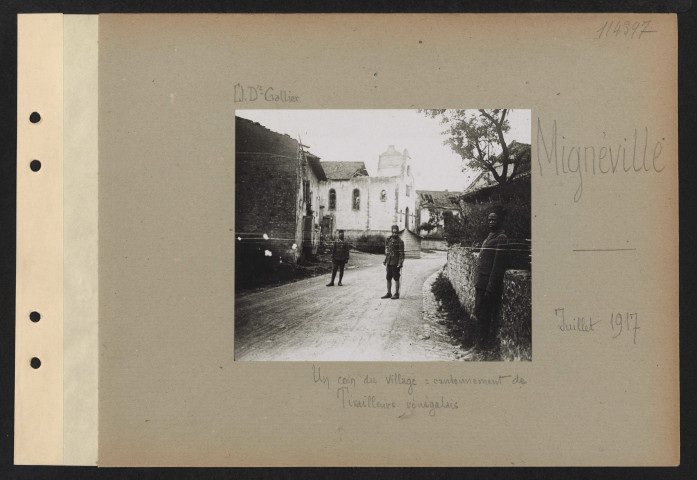 Mignéville. Un coin du village : cantonnement de tirailleurs sénégalais