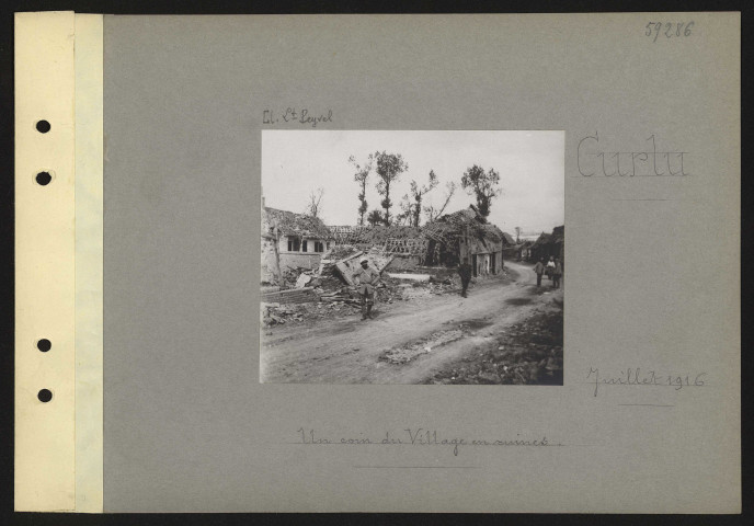 Curlu. Un coin du village en ruines