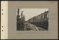 Emberménil. La gare bombardée et train sur la voie ferrée rétablie