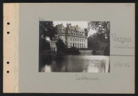 Viézigneux (entre Tracy-le-Val et Tracy-le-Mont). Le château : ensemble