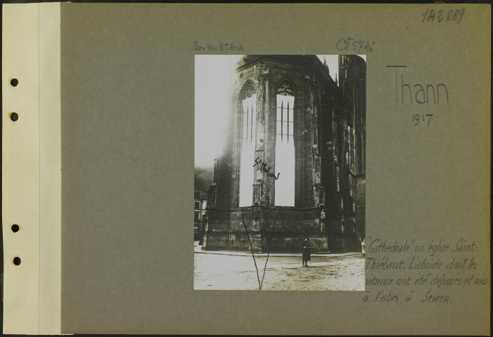 Thann. "Cathédrale" ou église Saint-Thiébaut. L'abside dont les vitraux ont été déposés et mis à l'abri à Sewen