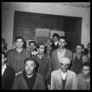 Portraits divers et reportage sur une école où écrivent et travaillent des enfants et des adultes