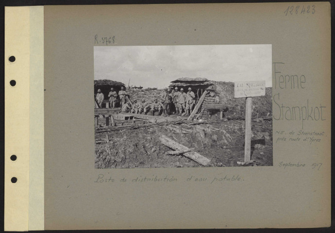 Ferme Stampkot (nord-est de Steenstraat près la route d'Ypres). Poste de distribution d'eau potable