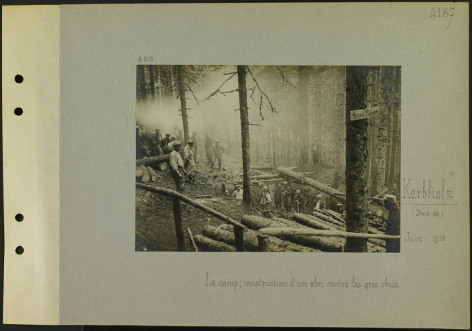 Kerbholz (Bois de). Le camp ; construction d'un abri contre les gros obus