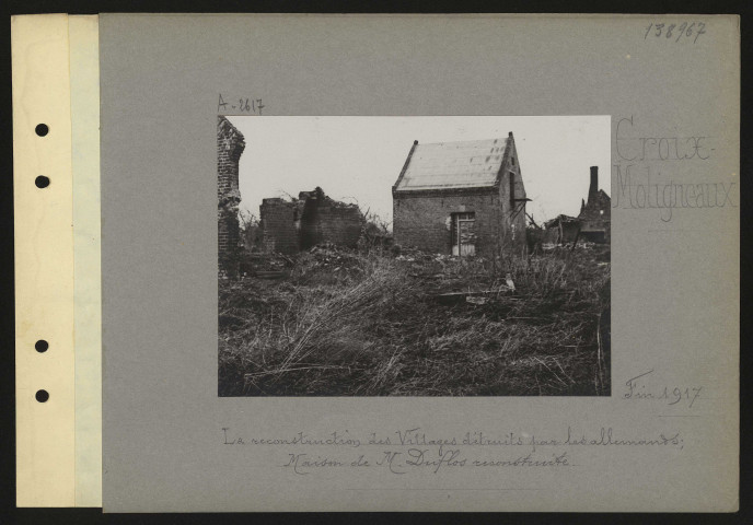 Croix-Moligneaux. La reconstruction des villages détruits par les Allemands ; maison de monsieur Duflos reconstruite