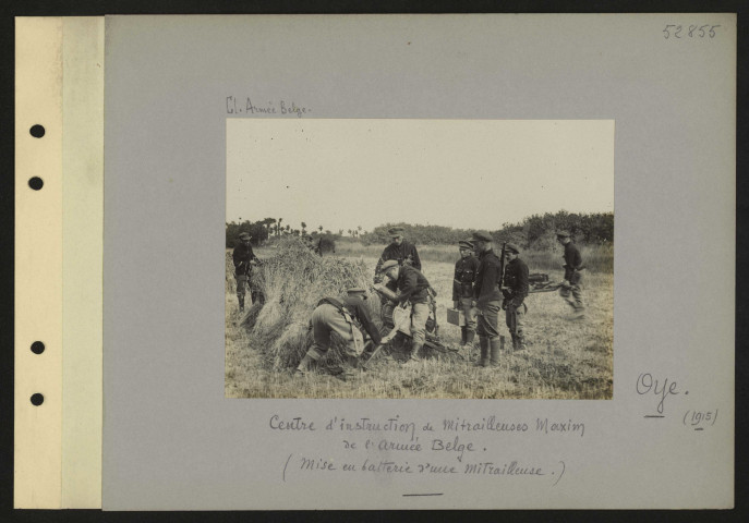 Oye. Centre d'instruction de mitrailleuses Maxim de l'armée belge. Mise en batterie d'une mitrailleuse