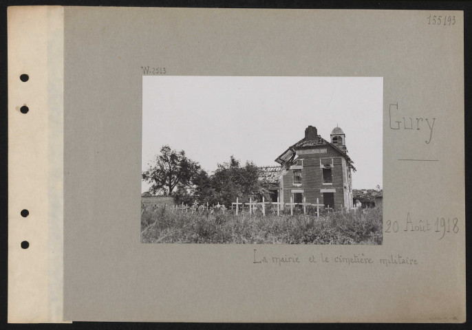 Gury. La mairie et le cimetière militaire