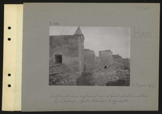 Ham. Destructions systématiques par les Allemands : le château ; partie détruite à la dynamite