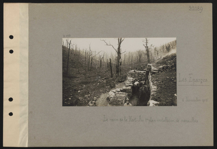 Les Éparges. Le Ravin de la Mort. Au premier plan, installation de crapouillots