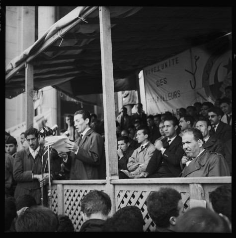 Manifestation et meeting à Alger organisée par le FLN en présence de Bachir Boumaza (ministre du travail), Ben Bella et Boumedienne (suite): 3