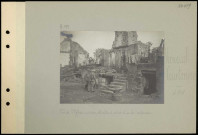 Verneuil-Courtonne. Près de l'église : maisons détruites et entrée d'un abri souterrain