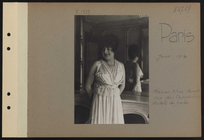Paris. Maison Elise Poret rue des Capucines. Modèle de robe