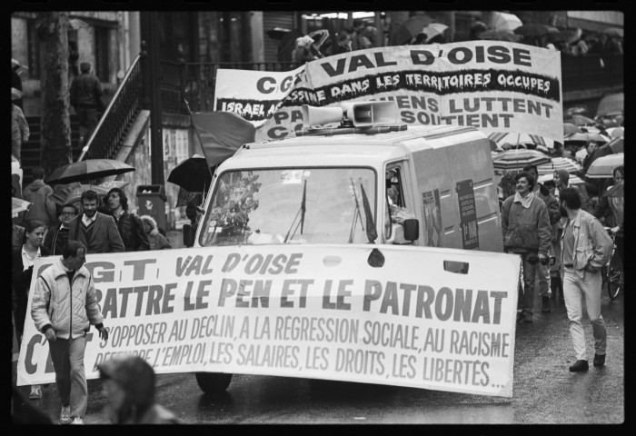 Manifestation contre Le Pen et en faveur de l'élection de Pierre Juquin