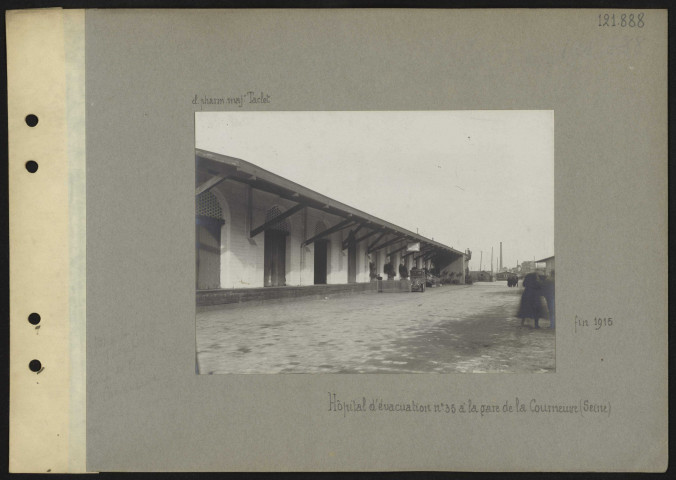La Courneuve (Seine). Hôpital d'évacuation numéro 35 à la gare