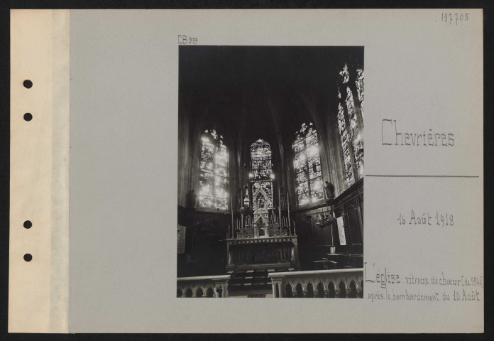 Chevrières. L'église : vitraux du chœur (de 1540) après le bombardement du 10 août