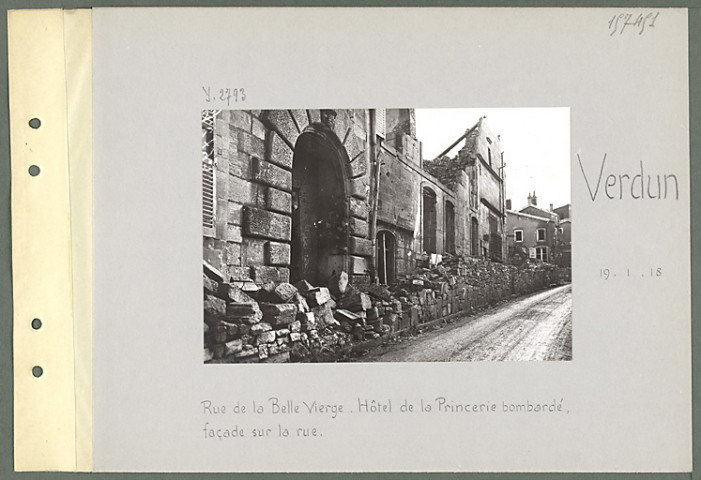 Verdun. Rue de la Belle Vierge. Hôtel de la Princerie bombardé. Façade sur la rue