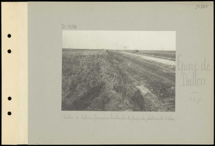 Épine de Dallon. Position de batteries françaises bombardée. Au fond, à droite, éclatements d'obus