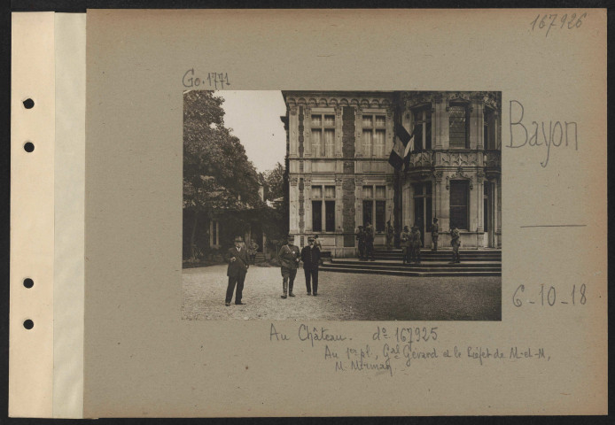 Bayon. Au château (cf. 167925). Au premier plan, général Gérard et le préfet de Meurthe-et-Moselle, M. Mirman