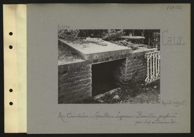 Caix. Au cimetière : sépulture Levrien-Braillon profanée par les Allemands