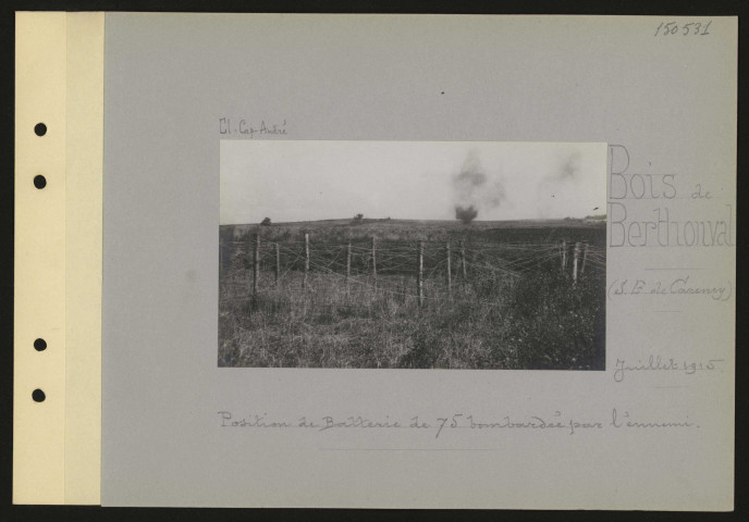Bois de Berthonval (sud-est de Carency). Position de batterie de 75 bombardée par l'ennemi
