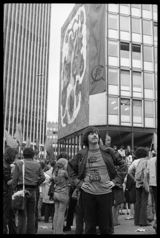 Défilé de la Ligue communiste : fête à Jussieu