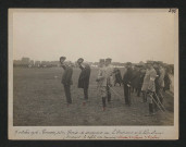 Gonesse (Seine-et-Oise). Remise de drapeaux par le président de la République (pendant le défilé des troupes). 1 : monsieur Poincaré, 2 : monsieur Millerand, 3 : général Galliéni