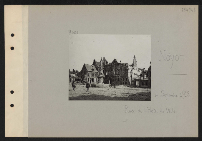 Noyon. Place de l'hôtel de ville
