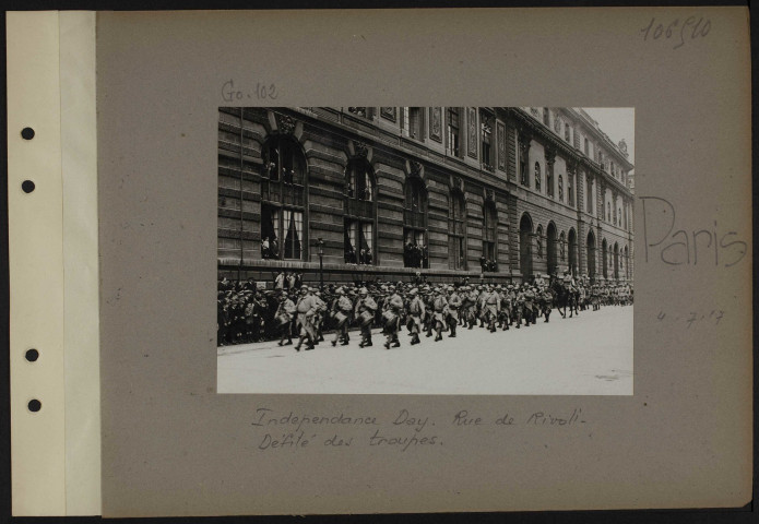 Paris. Independance Day. Rue de Rivoli. Défilé des troupes