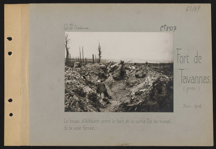 Fort de Tavannes (près). Le boyau d'Altkirch entre le fort et la sortie est du tunnel