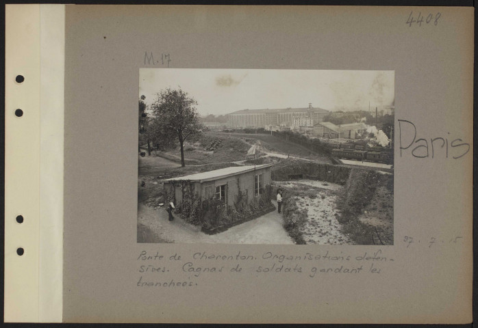 Paris. Porte de Charenton. Organisations défensives. Cagnas de soldats gardant les tranchées