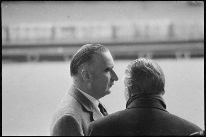 Ludwig Erhard à Paris avec Georges Pompidou. Scènes de rue à Paris. Commémoration des évènements du métro Charonne