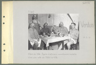 Verdun. Hôtel de ville. Popote d'officiers nouvellement installée dans une salle de l'hôtel de ville