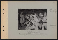 Le Crocq. Le théâtre aux armées. Musique du 34e RI pendant une représentation