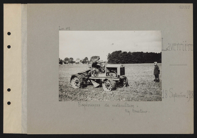 Laverrière. Expériences de motoculture : un tracteur