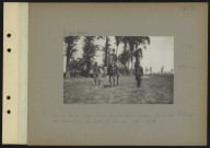 S.l. Sur le front belge. Poste d'aérostiers belges. Capitaine Gérard et d'aérostiers portant la tenue de 1914