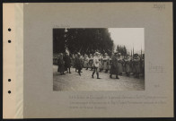 Dugny. SAR le duc de Connaught et le général Herr commandant la RFV passent en revue une compagnie d'honneur du 51e régiment d'infanterie uniquement composée de soldats décorés de la croix de guerre
