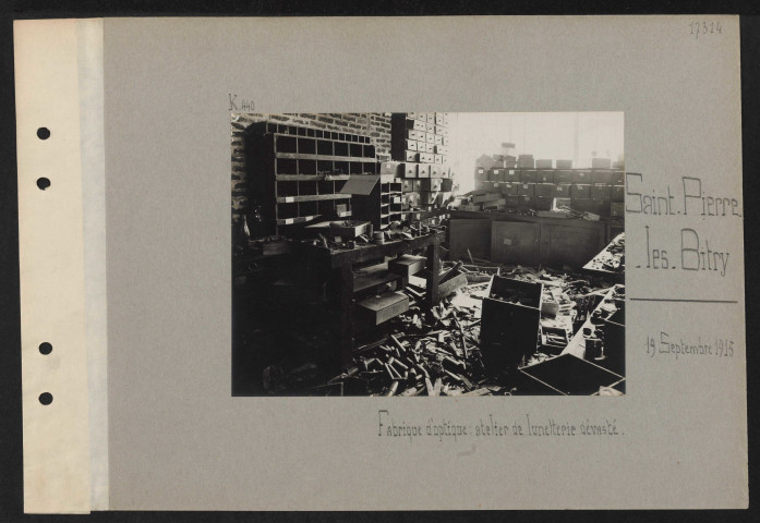 Saint-Pierre-les-Bitry. Fabrique d'optique : atelier de lunetterie dévasté