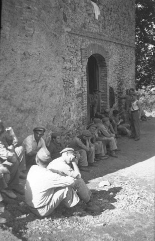 Brigadistes au repos un peu avant l'offensive de l'Ebre