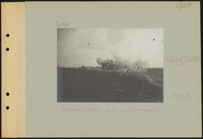 Ville-sur-Tourbe (au nord). Éclatement d'obus sur les lignes françaises