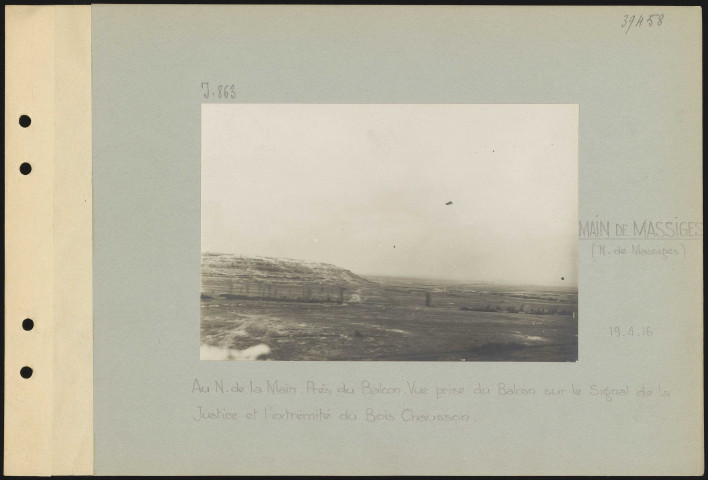 Main de Massiges (nord de Massiges). Au nord-est de la Main. Près du Balcon. Vue prise du Balcon sur le Signal de la Justice et l'extrémité du Bois Chausson