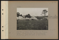 Versailles. Hôpital militaire britannique du Trianon-Palace. Ambulanciers et convalescents jouant au football près de leurs tentes