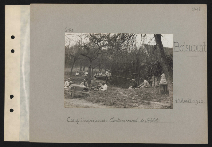 Boisicourt. Camp d'expériences : cantonnement de soldats