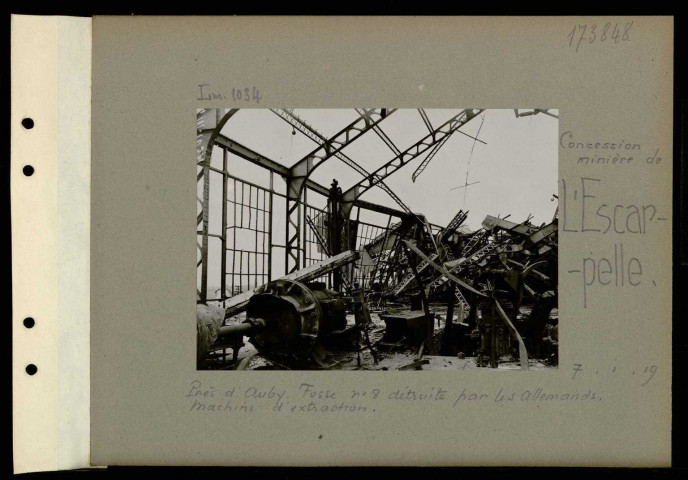 L'Escarpelle (Concession minière de). Près d'Auby. Fosse numéro 8 détruite par les Allemands. Machine d'extraction