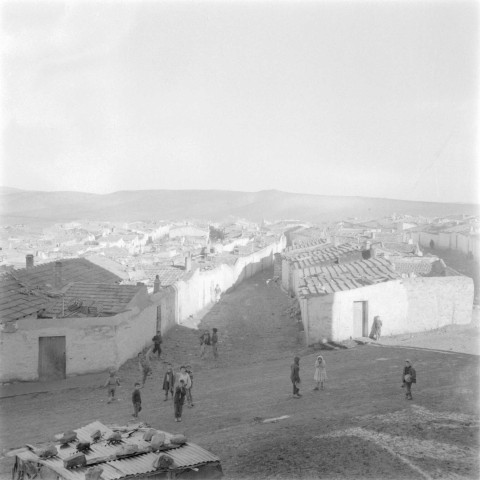 Saïda: habitat nomade, marché, travailleurs de l'alfa